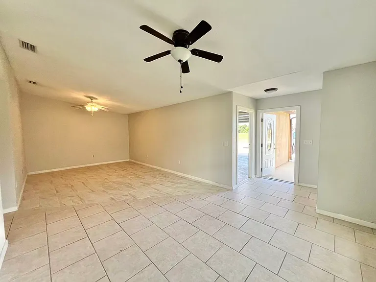 4395 Sherwood Forest Dr — Photo 2