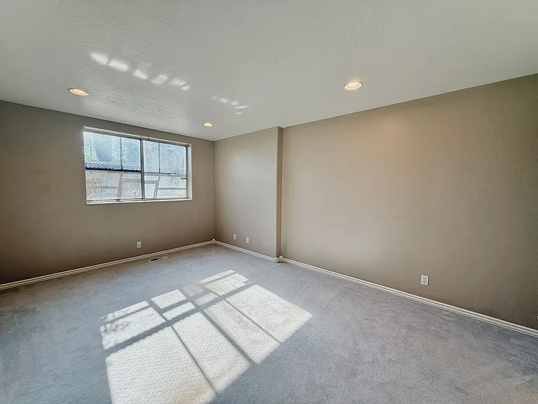 825 N Capitol Blvd — Photo 54