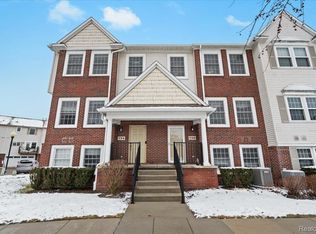 732 Eagle Dr, Fenton, MI 48430