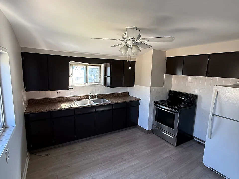 75 Beach Rd #2
