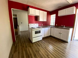 932 W 3rd St, Waterloo, IA 50701