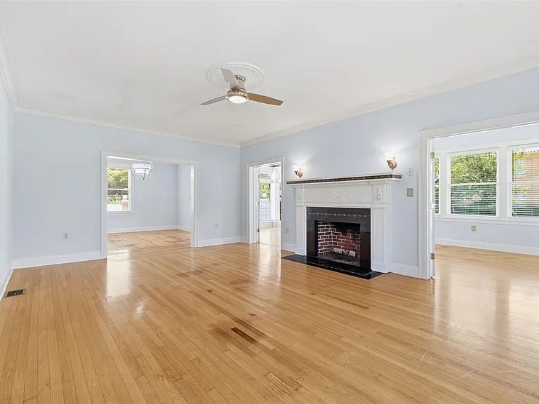 555 18th Ave NE — Photo 5