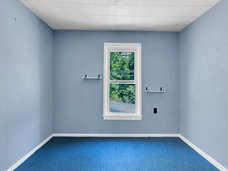 356 Stewart St — Photo 8