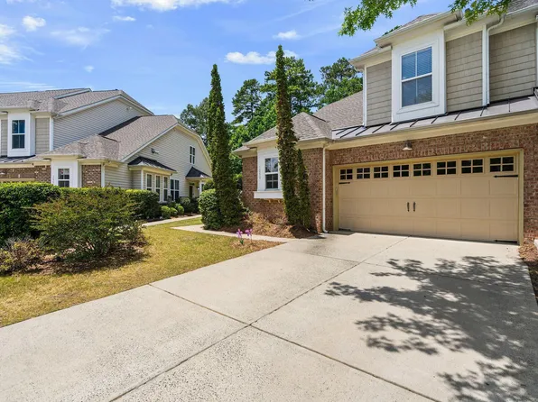 1060 Kingston Grove Dr, Cary, NC 27519