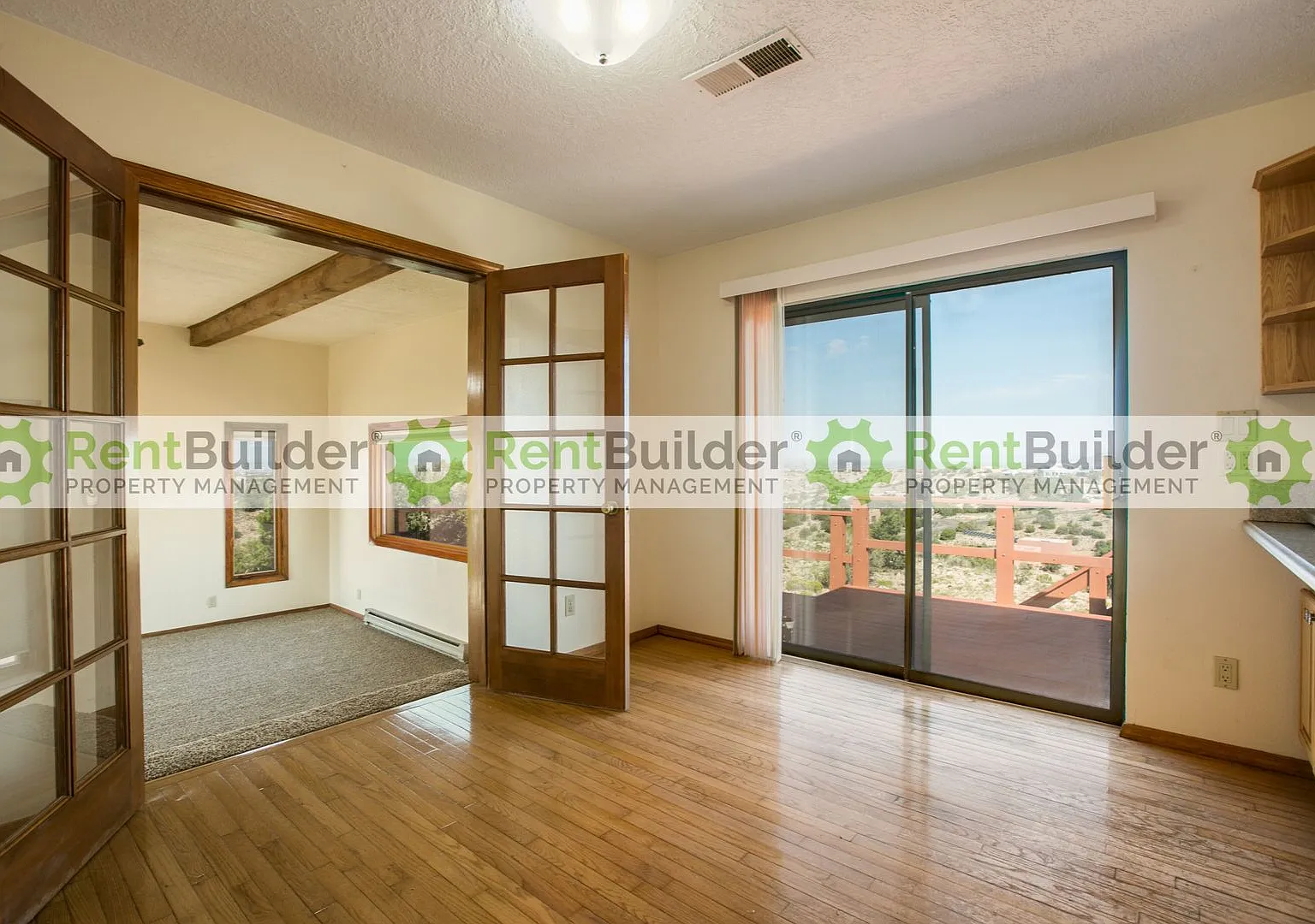 3 bed, 2.5 bath, 2300 sqft, $2,695 — Photo 4