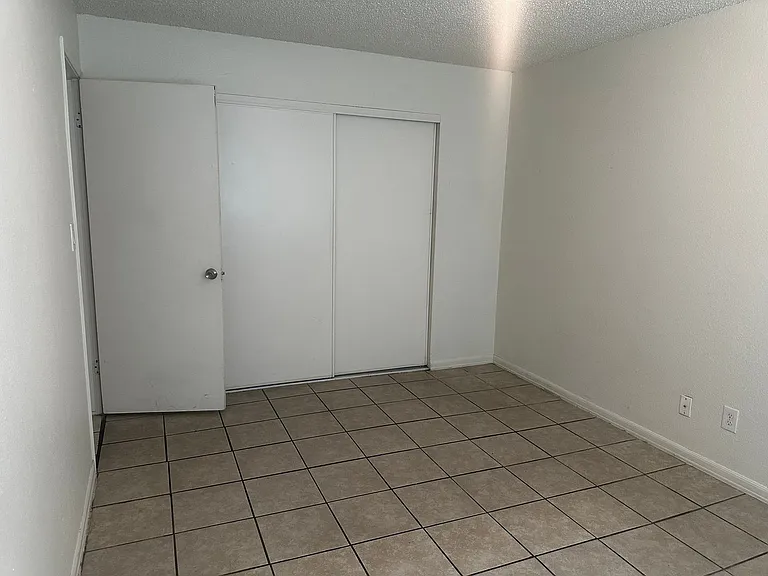 830 Astor Dr — Photo 8