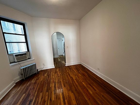 2nd image of 26 Carmine St APT 5d