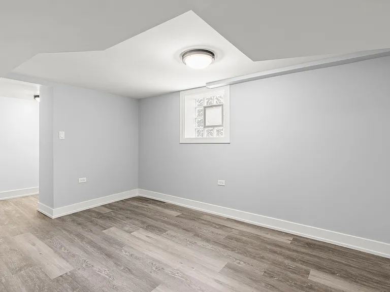 5542 W 64th St — Photo 14