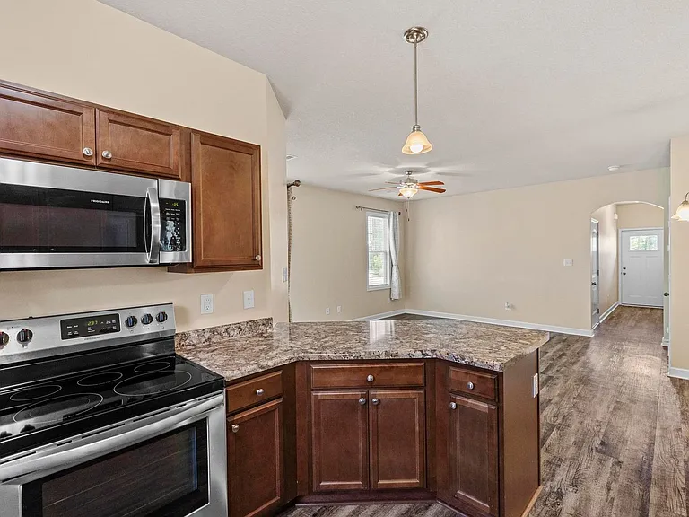 399 Frisco Way — Photo 4