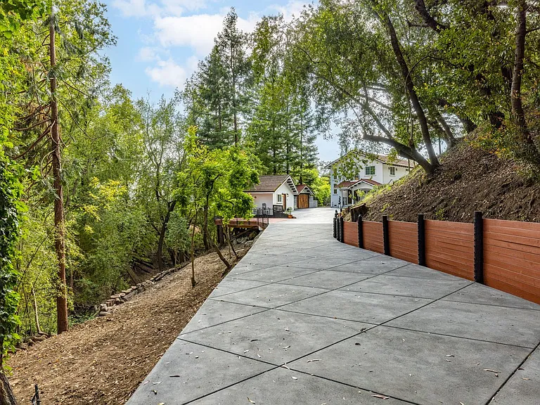 713 Wikiup Dr — Photo 5