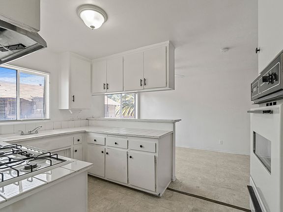 4th image of 1451 W 105th St #4