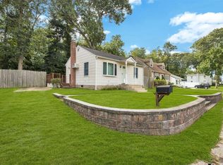 15 Metzner Rd, Ronkonkoma, NY 11779