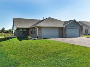 5703 Southdown Ln, Roscoe, IL 61073