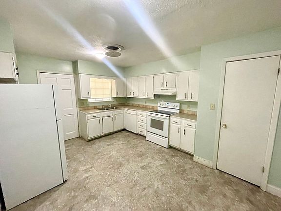 3rd image of 208 E Center St APT 2