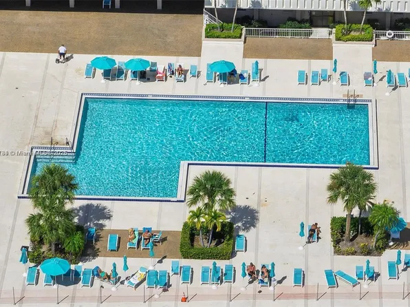 300 Bayview Dr APT 508, Sunny Isles Beach, FL 33160