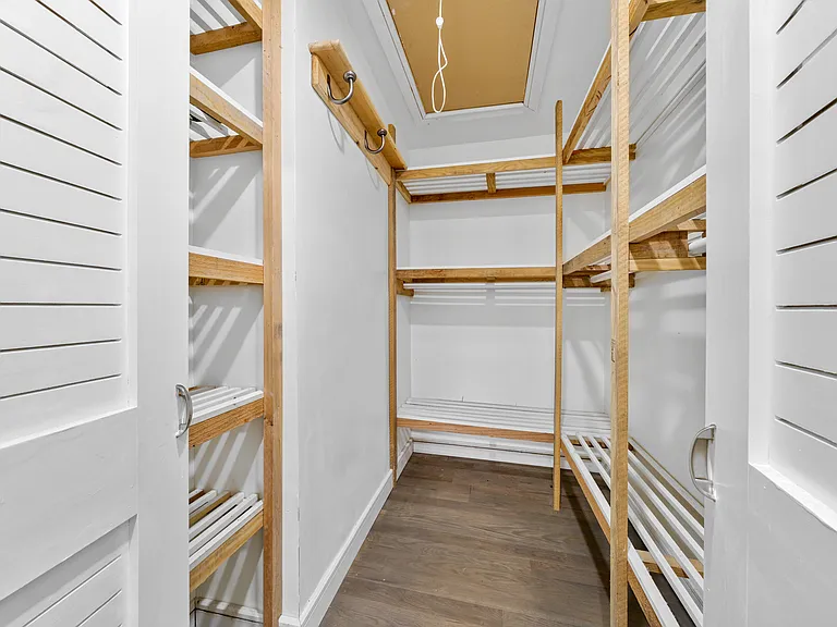 257 Southlawn Ave — Photo 23