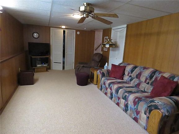 4th image of 19 Loretta Dr