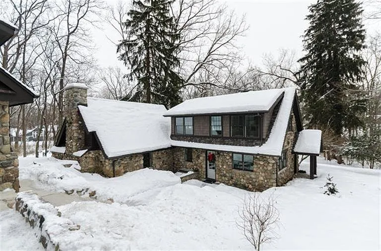 2945 Devonshire Rd photo 1