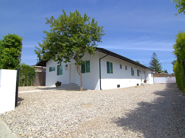 216 Harding Ave — Photo 2