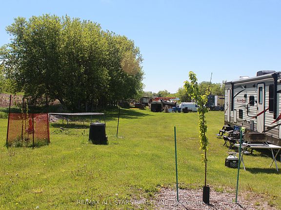 3rd image of 20894 Woodbine Ave