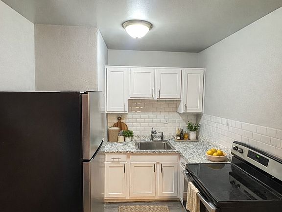 3rd image of 5690 Pardee Rd Unit 1