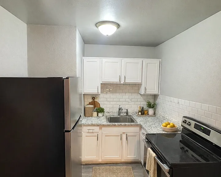 5690 Pardee — Photo 3