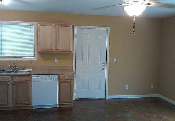 5th image of 221 Woodlawn Ave