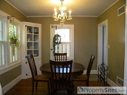 5th image of 107 Forrest Pl