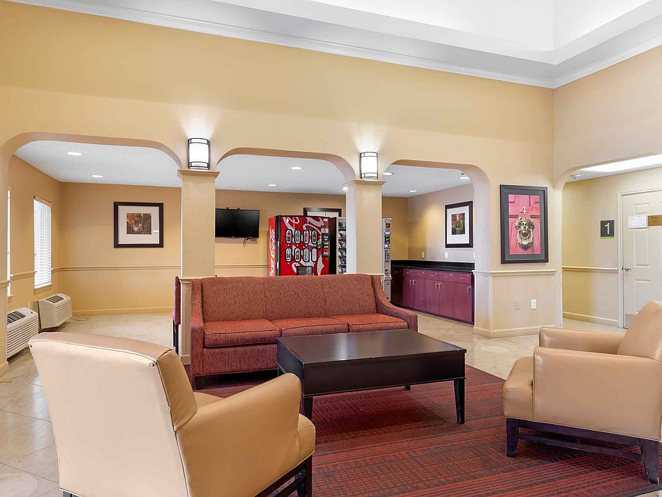 Lobby and Guest Check-in