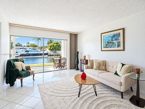 4th image of 455 Paradise Isle Blvd APT 104