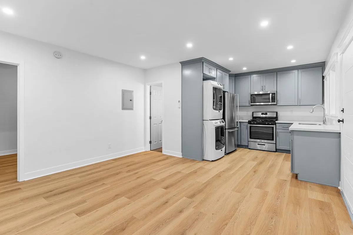 Building Photo - 526 Lime Avenue