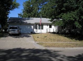 1813 SW Village Dr, Topeka, KS 66604