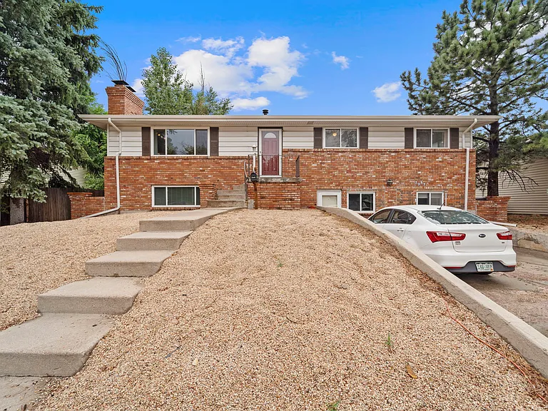 2352 N Circle Dr #B — Photo 2