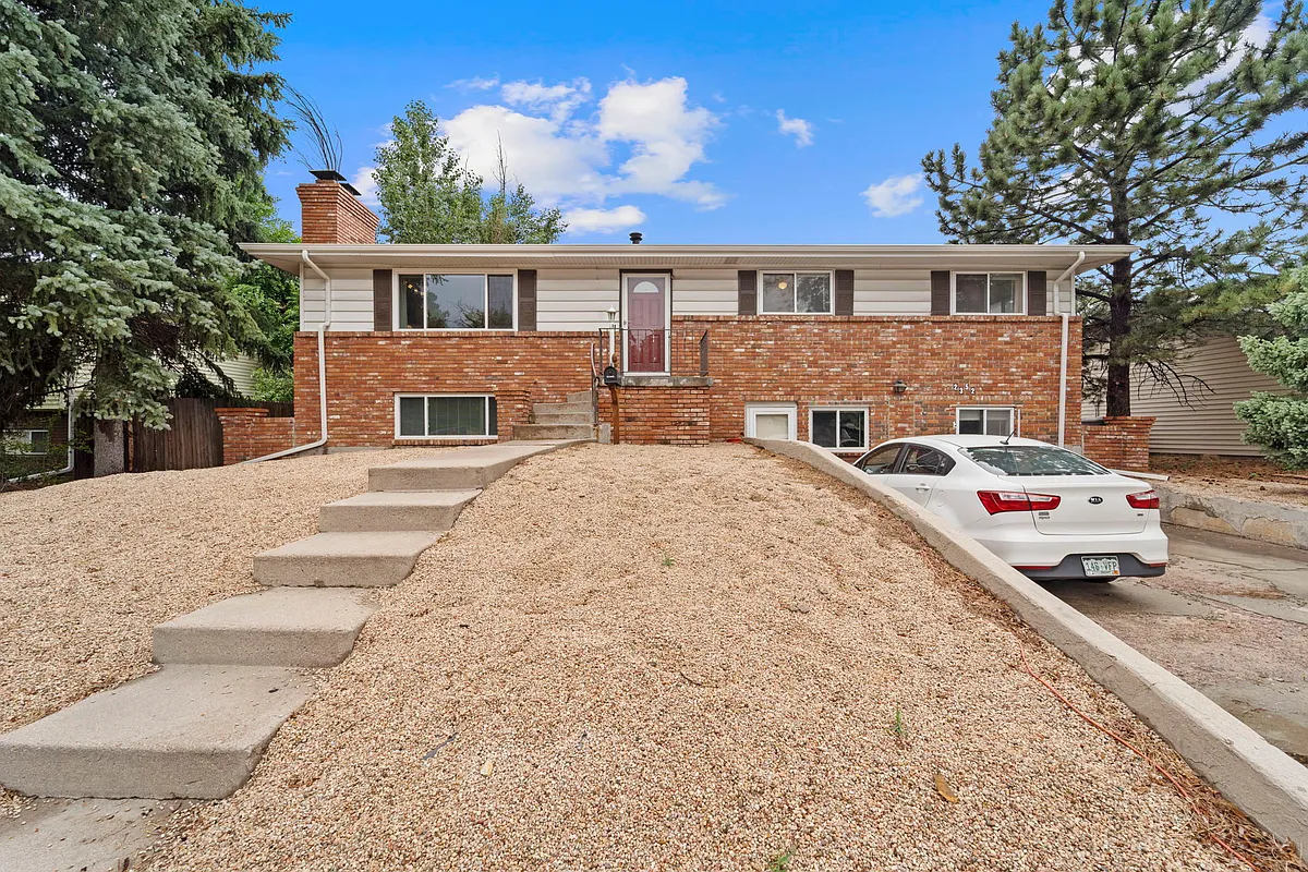 Building Photo - 2352 N Circle Dr #B