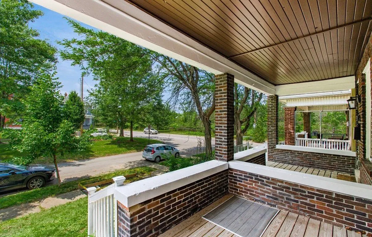 3 bed, 1920 sqft, $2,295 — Photo 2