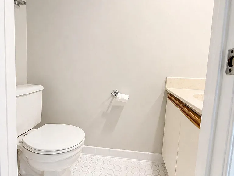 982 Yachtsman Way — Photo 7
