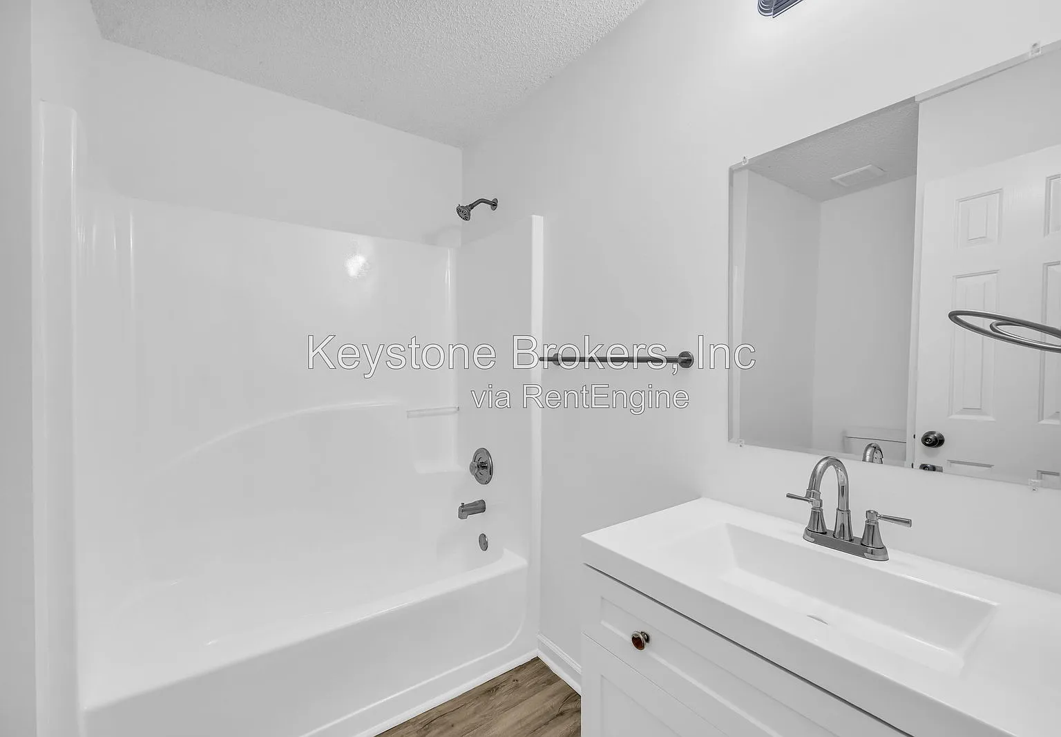 3 bed, 2.0 bath, 1192 sqft, $1,825 — Photo 2