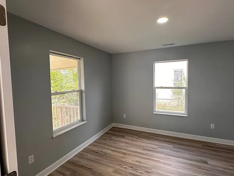1107 E Mulberry St — Photo 6
