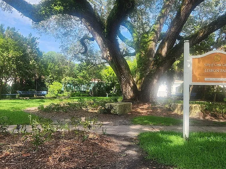 902 Lisbon St — Photo 17
