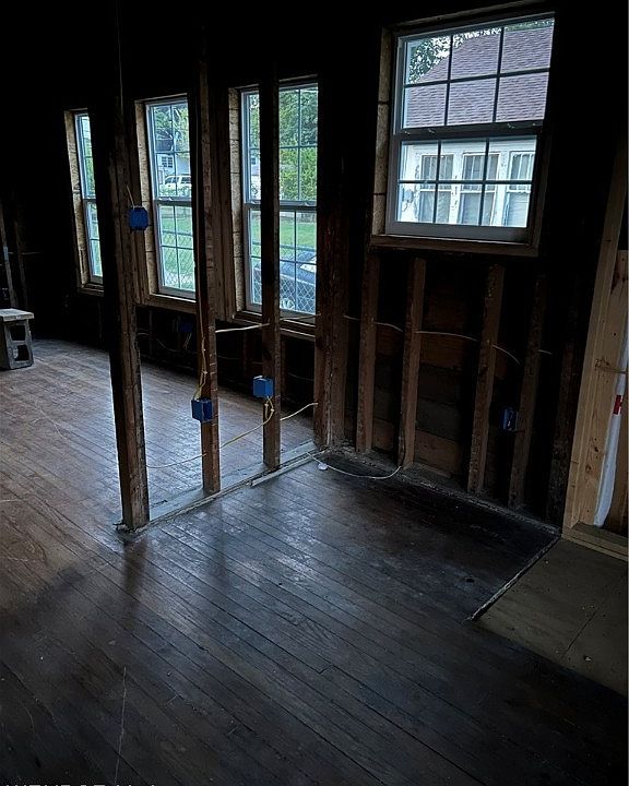 2nd image of 1111 N 15th St