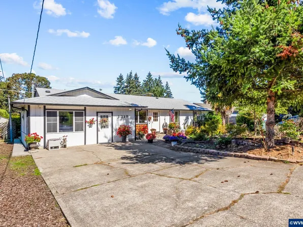 1319 Hemlock St NW, Salem, OR 97304