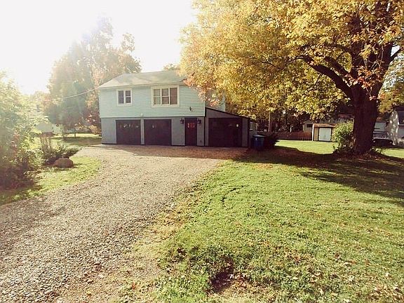 3rd image of 6976 Revere Dr