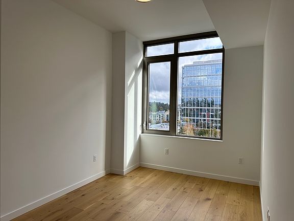 5th image of 10232 NE 10th St #908