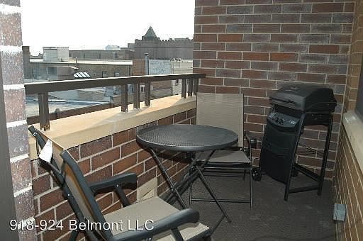 1st image of 918 W Belmont Ave APT 303