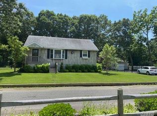 30 Erving Ave, Patchogue, NY 11772