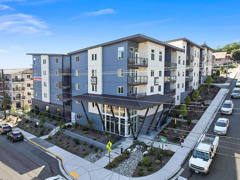 500 Square Apartments — Photo 2