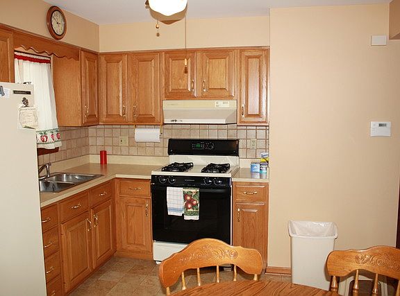 4th image of 458 Mackinaw Ave