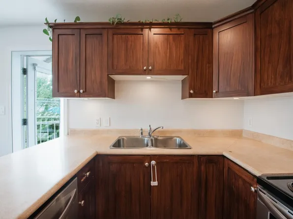 624 Shaw Rd #301, Gibsons, BC V0N 1V8