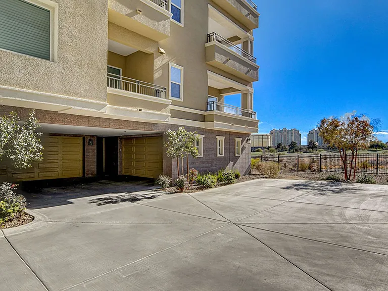 9133 Las Manaitas Ave #302 — Photo 40