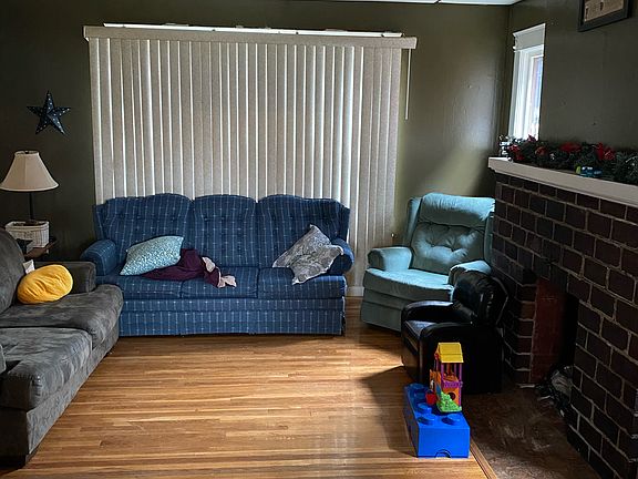 4th image of 82 Adsit St